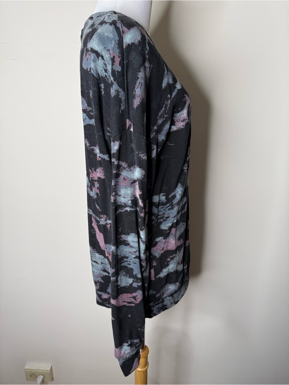 Athleta Black and Pink Camouflage Balance Crewneck Sweatshirt - Picture 6 of 7